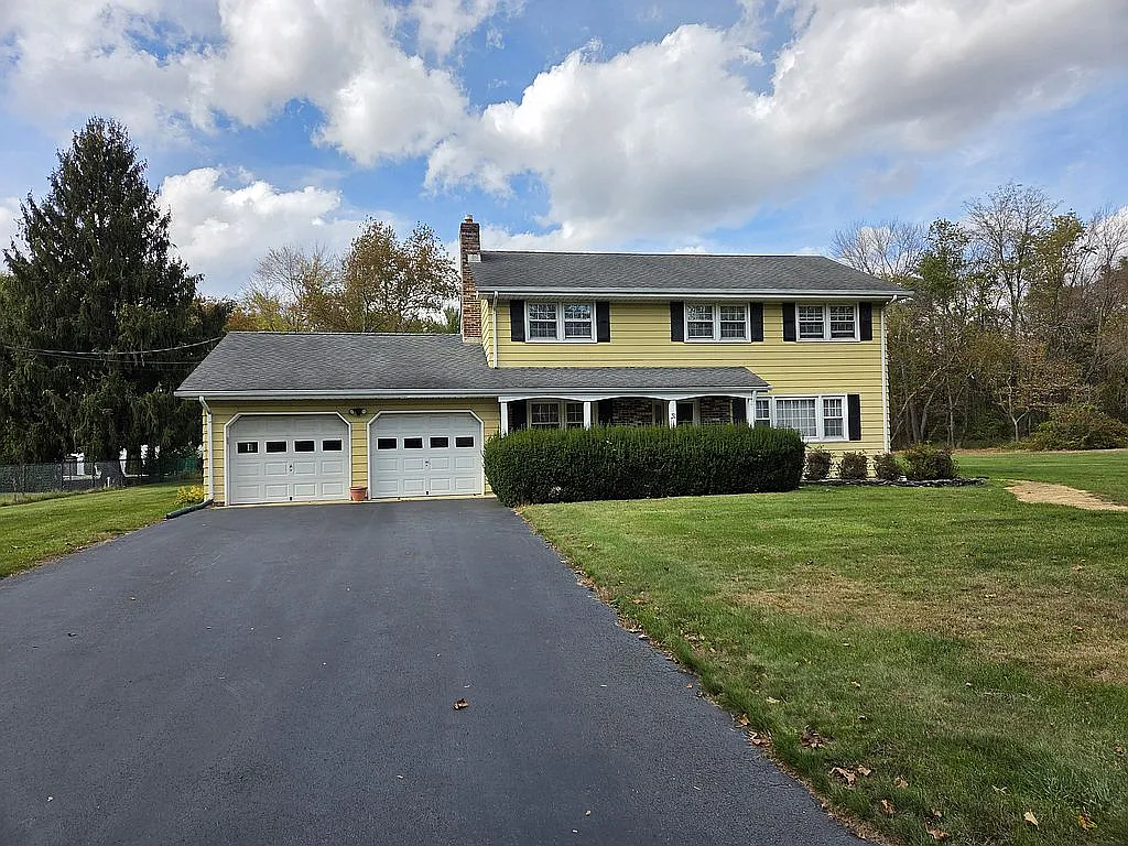 31 Woodcrest Cir photo 1