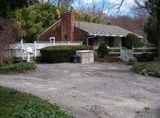33 Old Post Rd, East Setauket, NY 11733