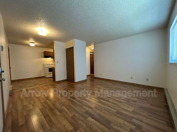 910 E E St #C