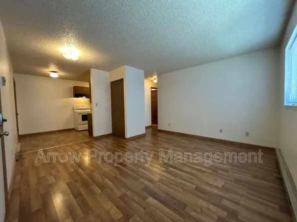 910 E E St #C, Mc Cook, NE 69001