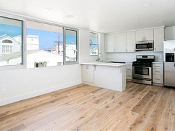 4th image of 3302 Manhattan Ave APT 5