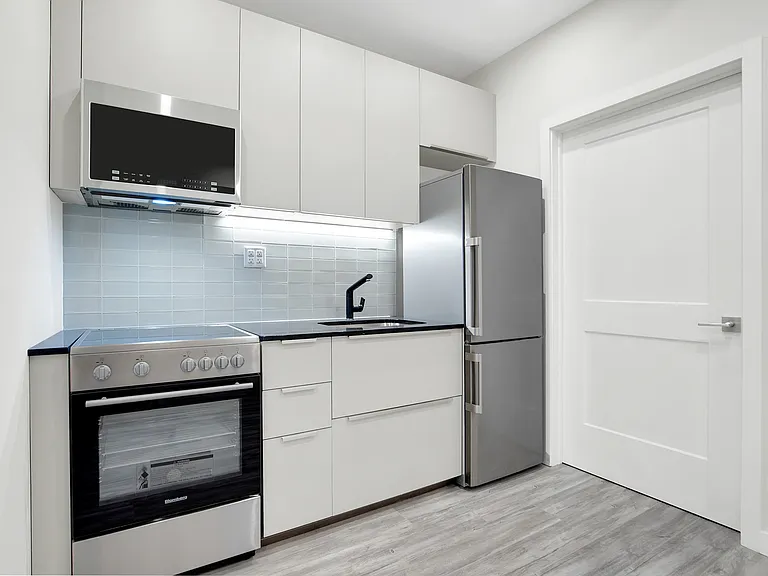125 W 16th St #2G — Photo 3