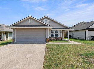 1002 Crested Point Dr, College Station, TX 77845