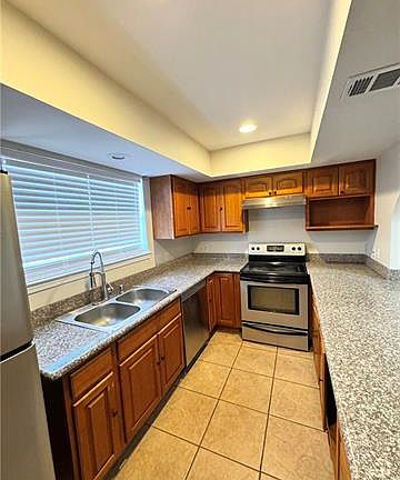 3rd image of 5104 Westlake Dr