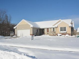 2697 Tamarack Dr, Jenison, MI 49428