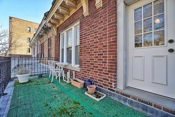 Rented by REMAX Elite | media 23