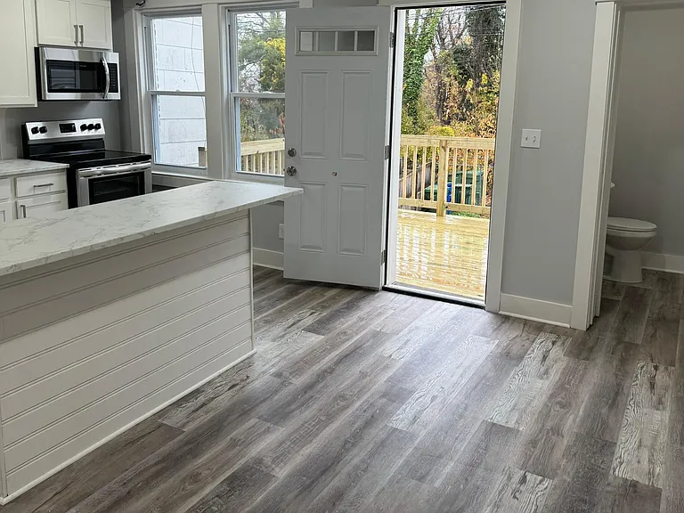 1102 Woodheights Ave — Photo 5