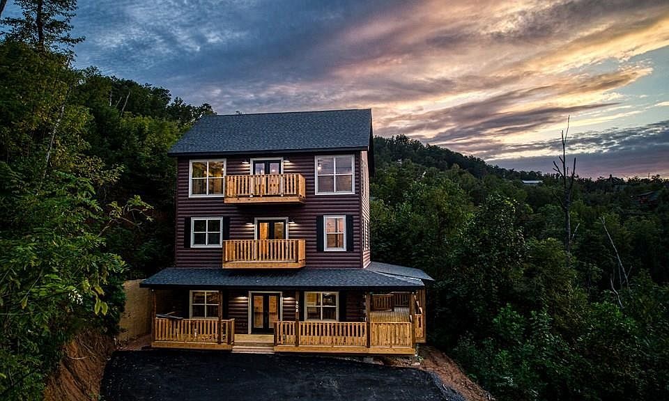 1st image of 908 Crooked Ridge Rd