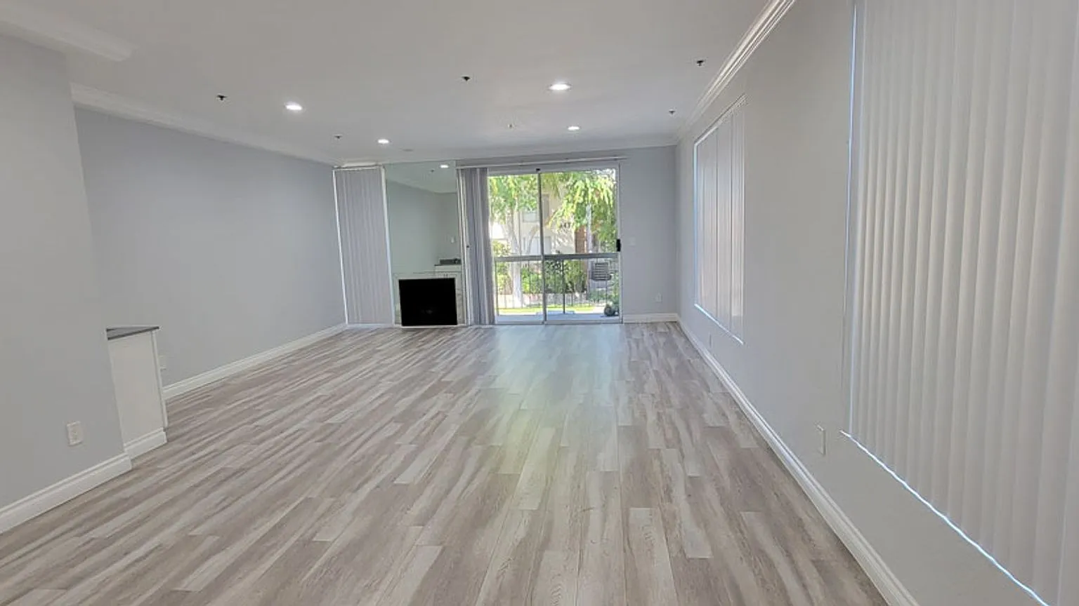 1844 Thayer Ave — Photo 1