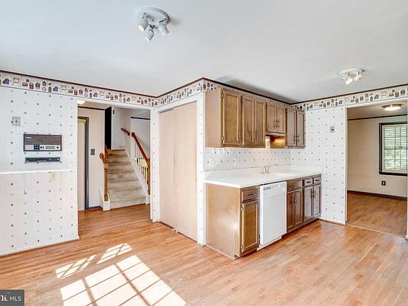 5th image of 3250 Holly Berry Ct