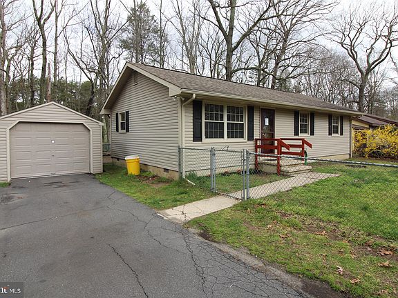 4th image of 422 Pemberton Blvd