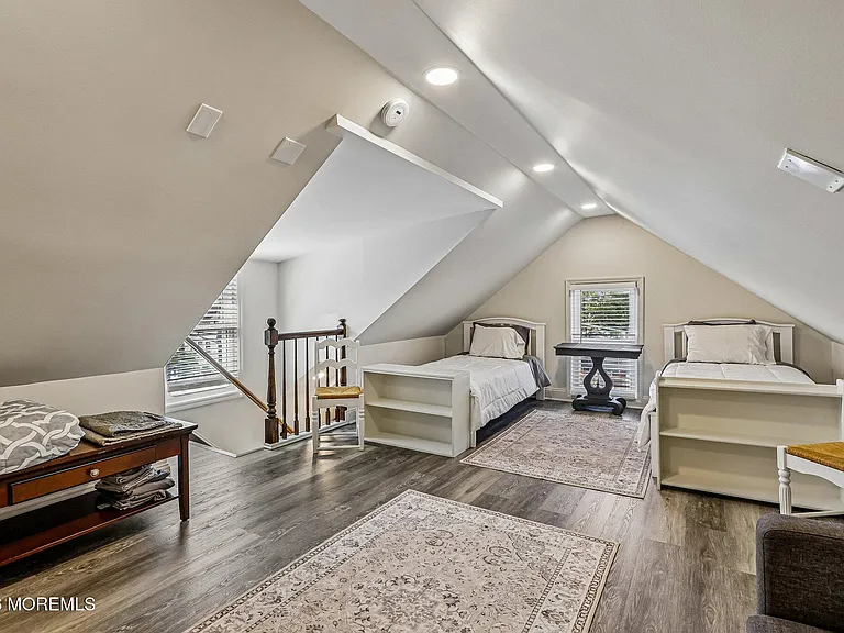 179 Bay Ave — Photo 25