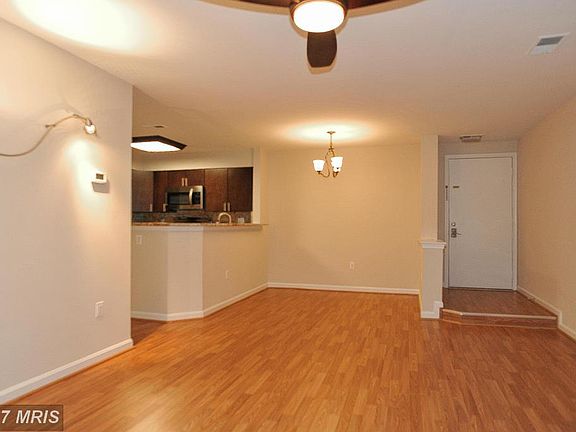 5th image of 6907 Victoria Dr Unit 6907G