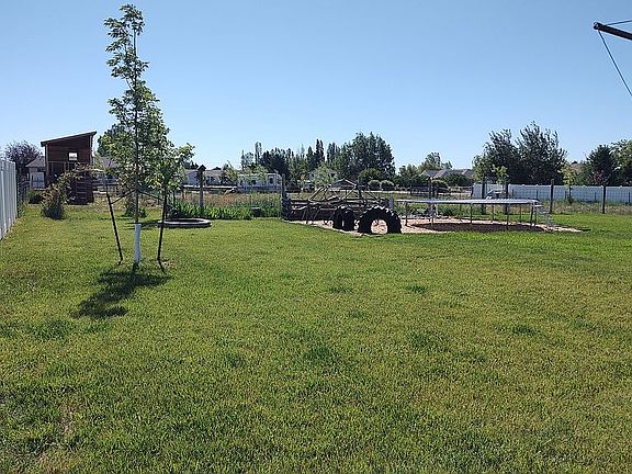 4th image of 182 N 3978 E