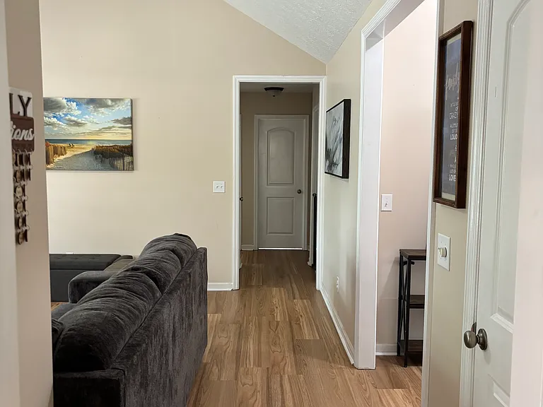 3152 Alexandria Dr — Photo 2