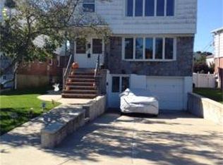 2806 203rd St, Flushing, NY 11360