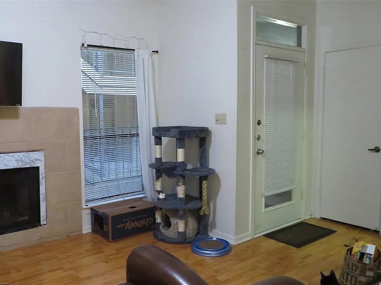 1910 Robbins Pl #202 — Photo 7
