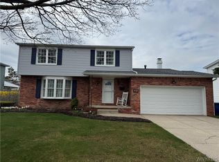 202 Sagewood Dr, Buffalo, NY 14221