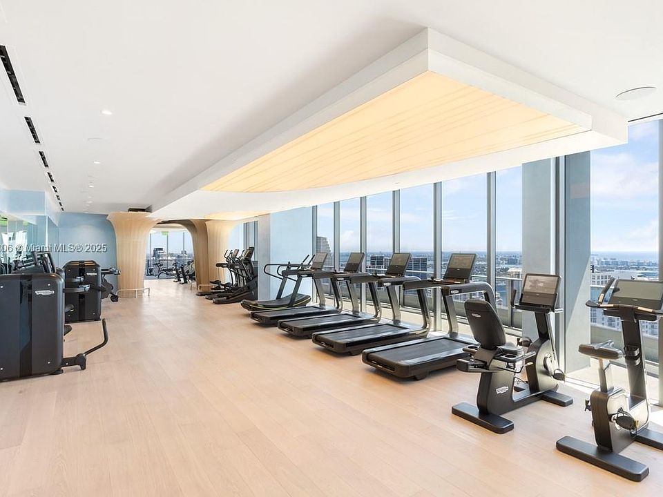 2nd image of 1000 Brickell Plz Floor 4