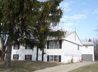 913 Meadow Ln, Streamwood, IL