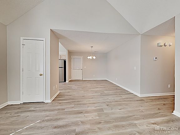 4th image of 122 Melody Dr