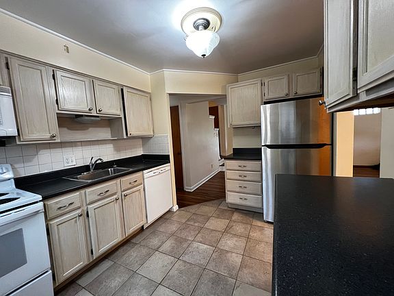 5th image of 3650 Moonridge Dr
