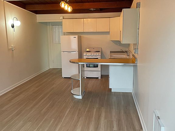 3rd image of 1112 NW Harrison Blvd #1112