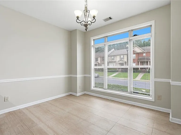 6199 Thorncrest Dr — Photo 9
