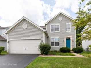 102 Woodland Park Cir, Gilberts, IL 60136