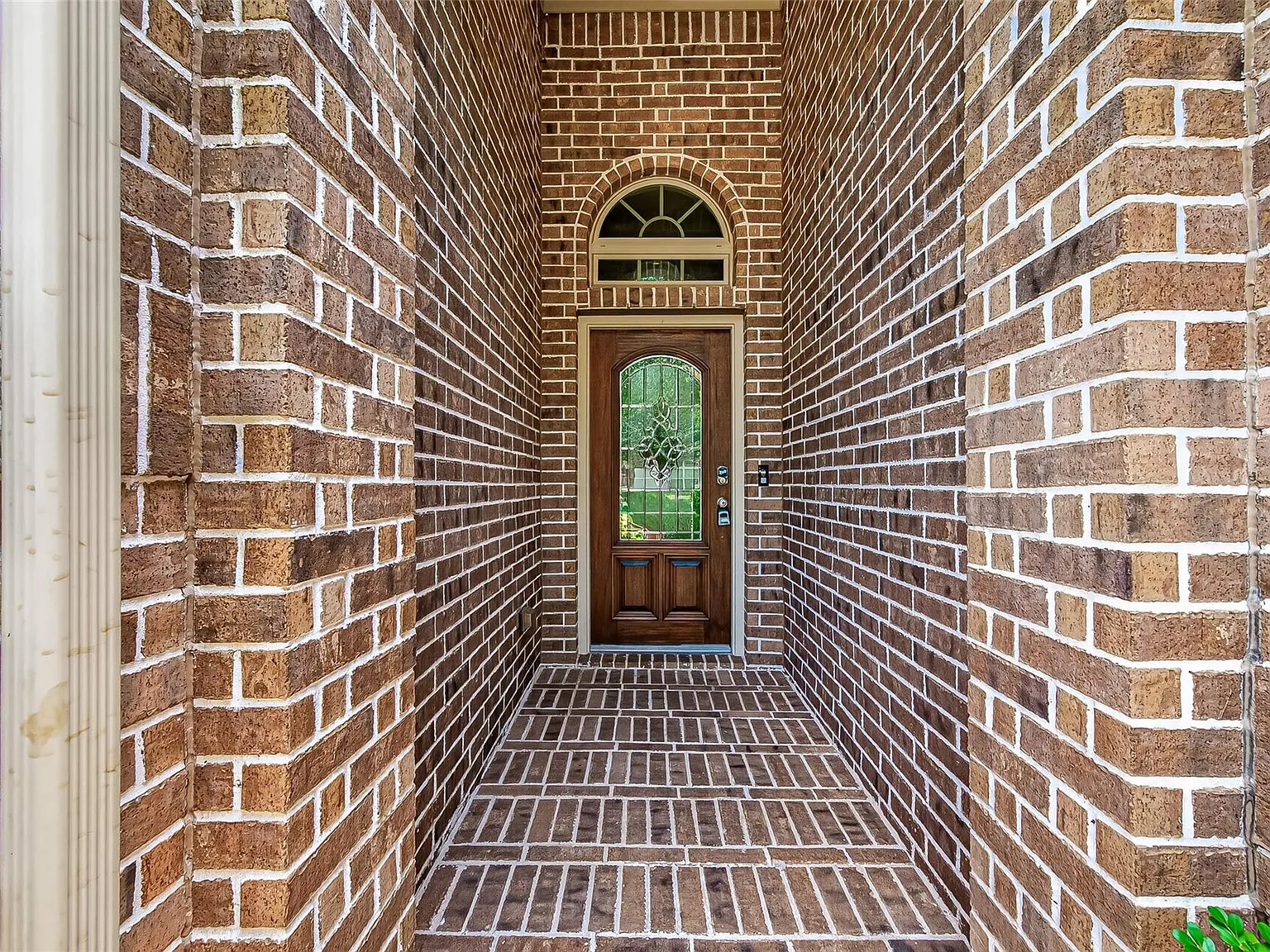 4 bed, 3.0 bath, 2480 sqft, $2,800 — Photo 4