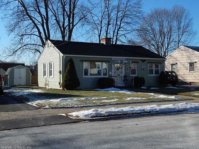 2nd image of 27 Concord St