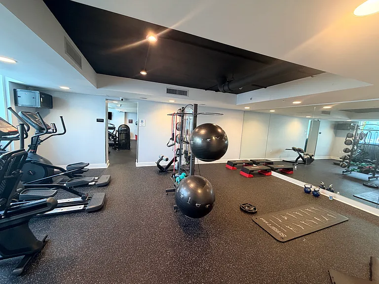1861 NW South River Dr #Penthouse 4 — Photo 20