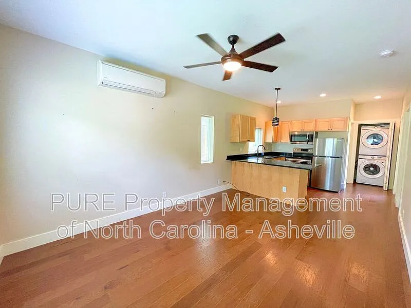 2 bed, 2.0 bath, 984 sqft, $1,675 — Photo 2