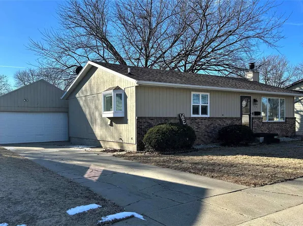 1214 E Linden St, Algona, IA 50511