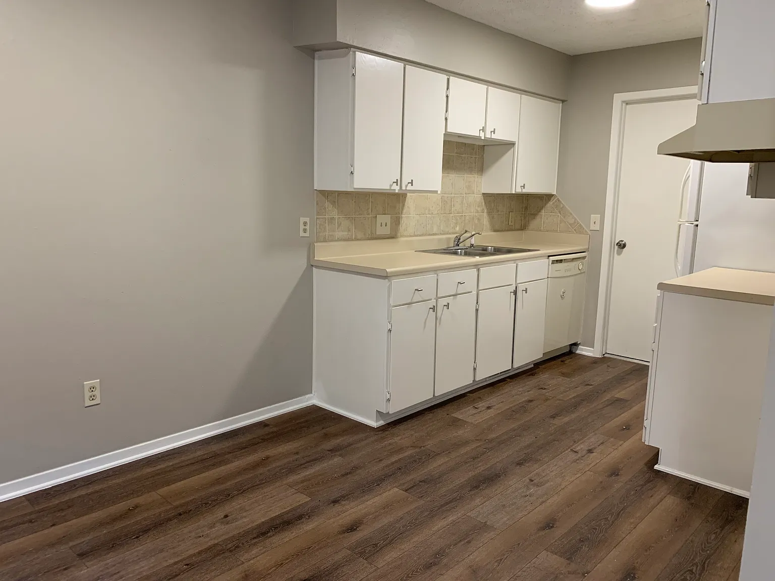 2 bed, 1046 sqft, $1,100 — Photo 4