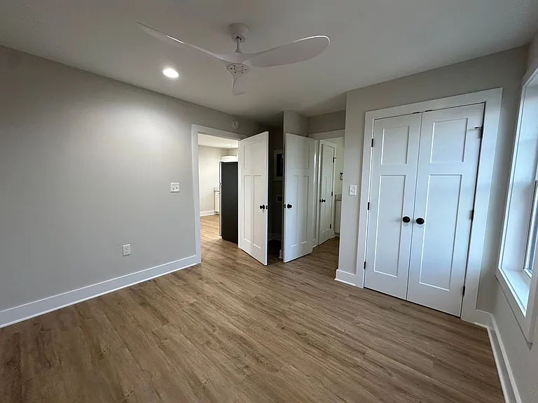 404 Phillips Aly — Photo 5