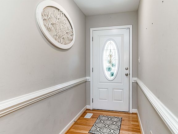 3rd image of 40 Carriage Creek Dr