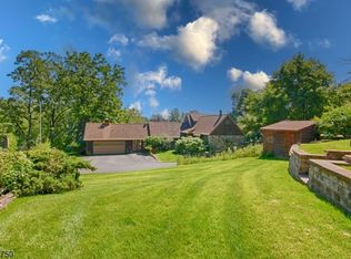 16 Saint Johns Dr, Far Hills, NJ 07931