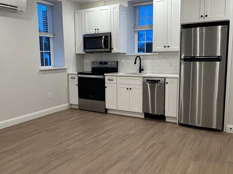 1193 Commercial St #2B — Photo 8