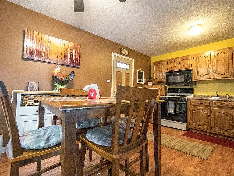 3228 Farmer Dr — Photo 2