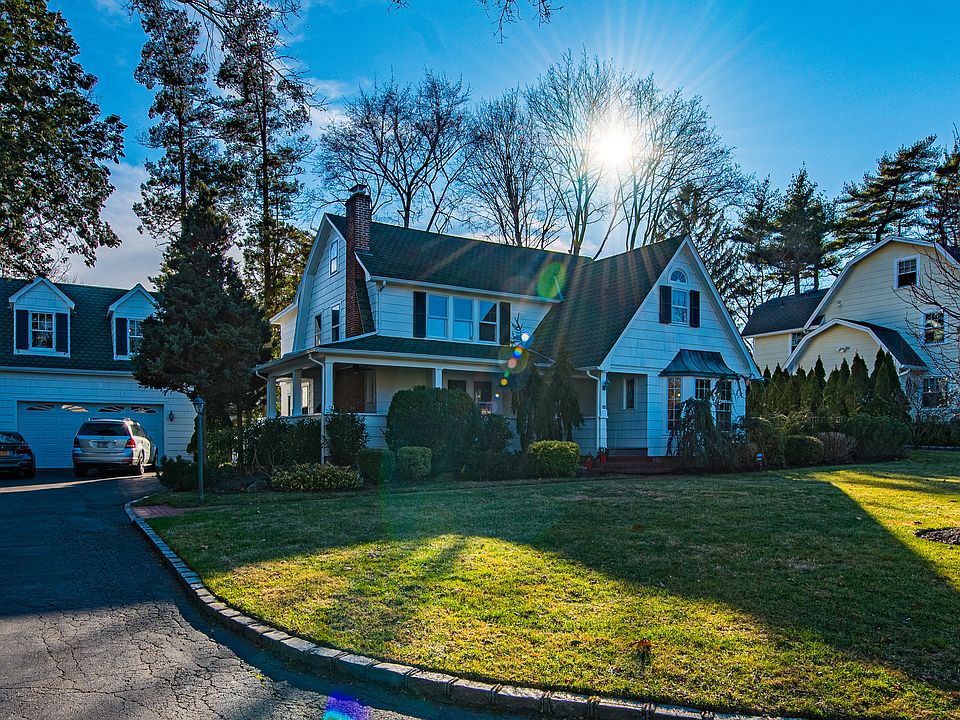 1st image of 18 Central Dr