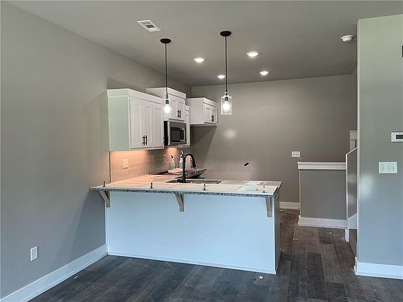 4th image of 2240 Moore Ln