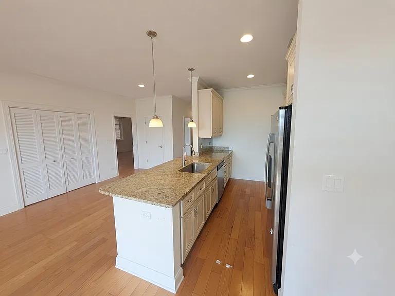 2352 W Byron St #301 — Photo 10