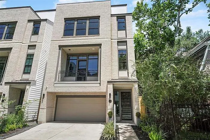 414 Hyde Park Blvd