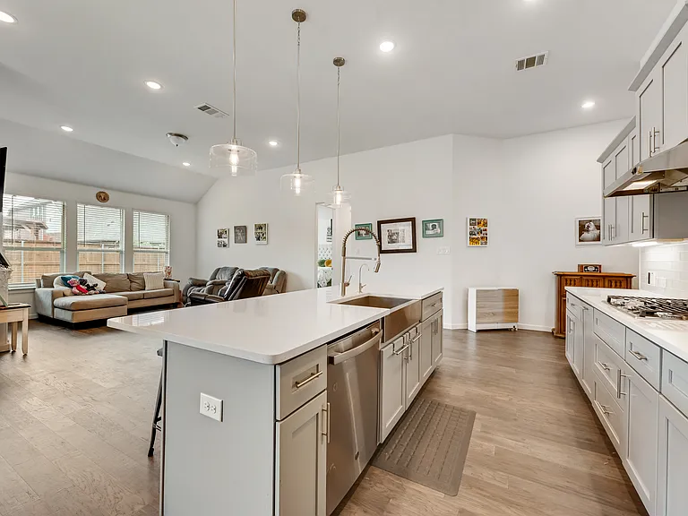 408 Remington Rd — Photo 7
