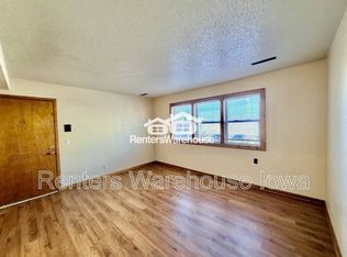 303 S Madison St #6, Prairie City, IA 50228