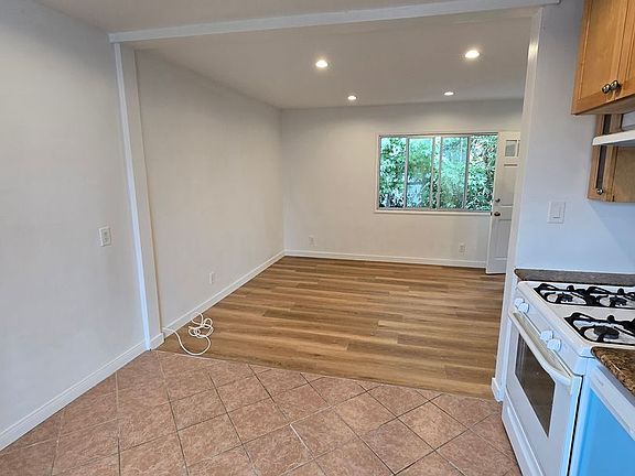 4th image of 610 Westminster Ave #E