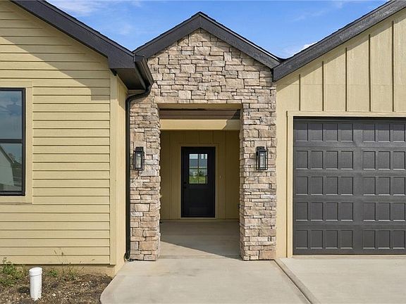 5th image of 1102 Bluestem Cir