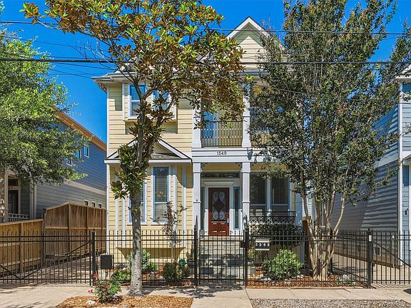 2nd image of 1549 Alexander St