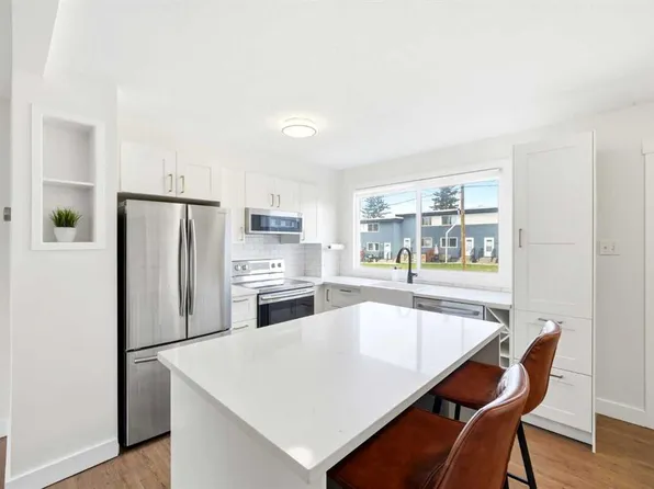 2211 W 19th St NE #231, Calgary, AB T2E 4Y5